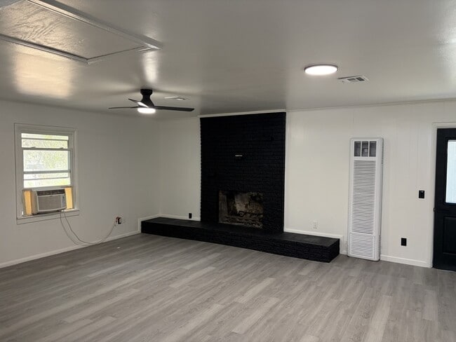 Building Photo - 1417 Oxford Way