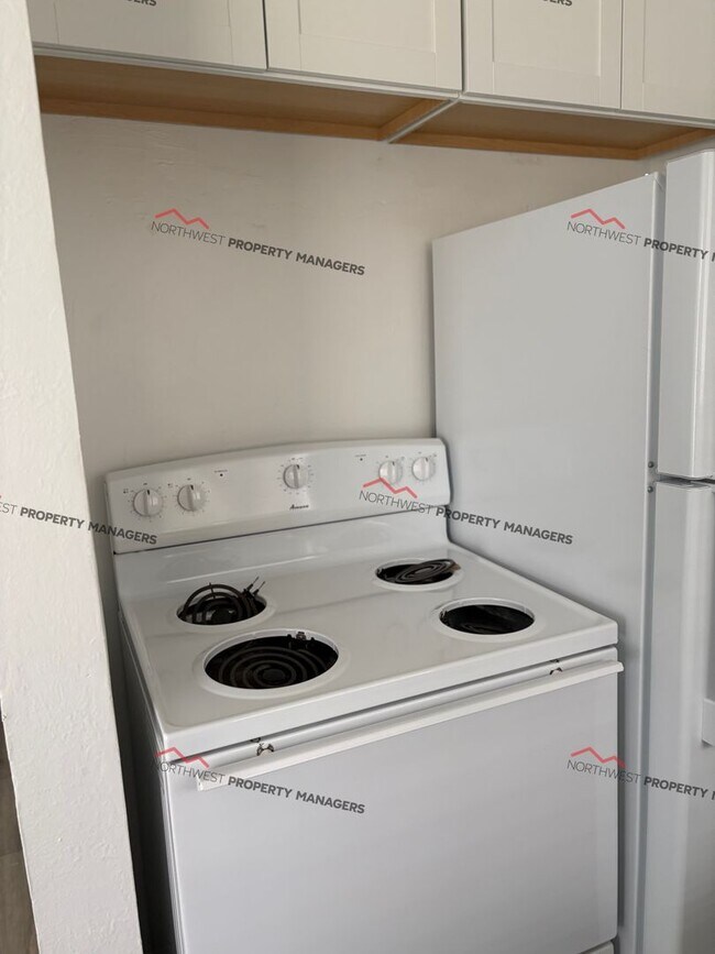 Building Photo - R72B