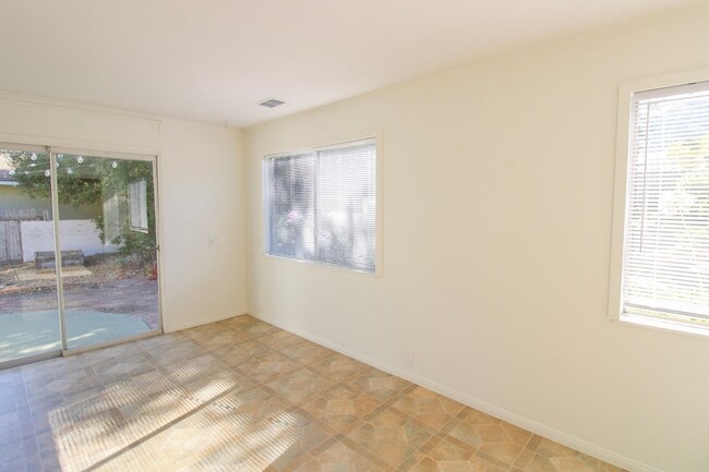 Building Photo - 4 Bedroom House with Large Backyard Near Cal Poly
