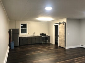 Building Photo - 104 S Main St