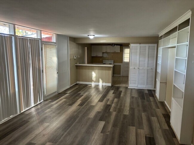 Building Photo - 3 Bedroom, 1 Bath Single Family Home