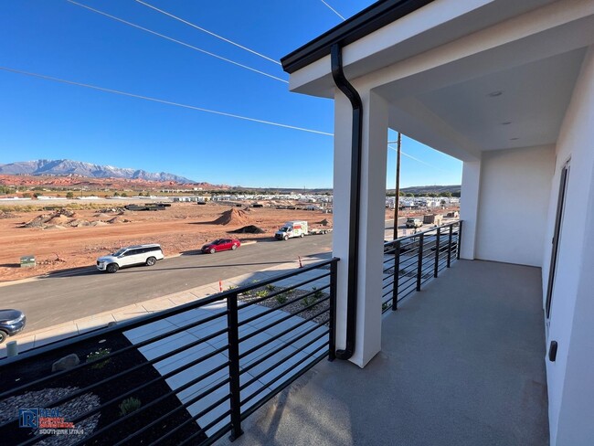 Building Photo - Desert Ridge Townhome