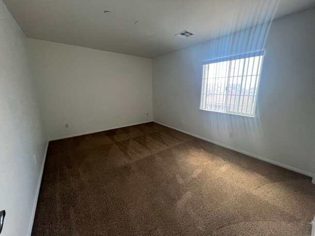 Building Photo - OVER 4000 SQ. FT. EXECUTIVE HOME IN GATED COMMUNITY