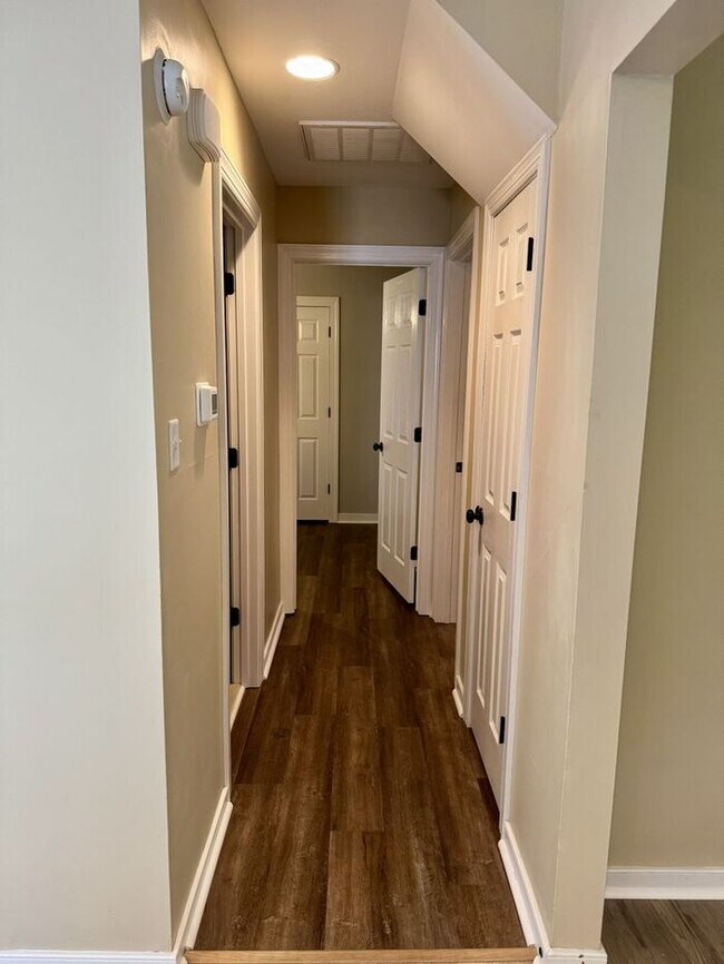 Building Photo - Charming 4-Bedroom, 2-Bathroom Cape Cod located in the highly sought-after Midlothian area of Che...