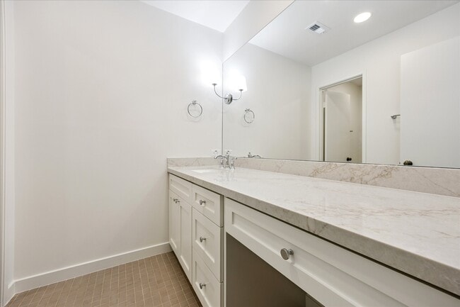 Building Photo - 1305 Spring Oaks Cir