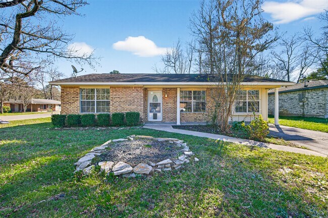 Building Photo - 210 N Shirley Ln