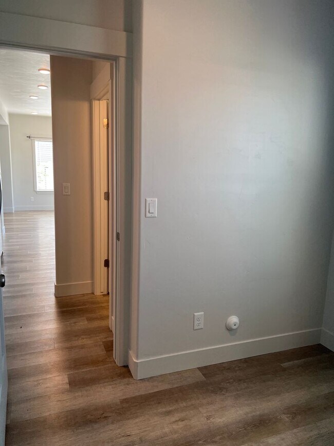 Building Photo - Beautiful 4 bed 2.5 bath home in the desirable Summerfield Subdivision