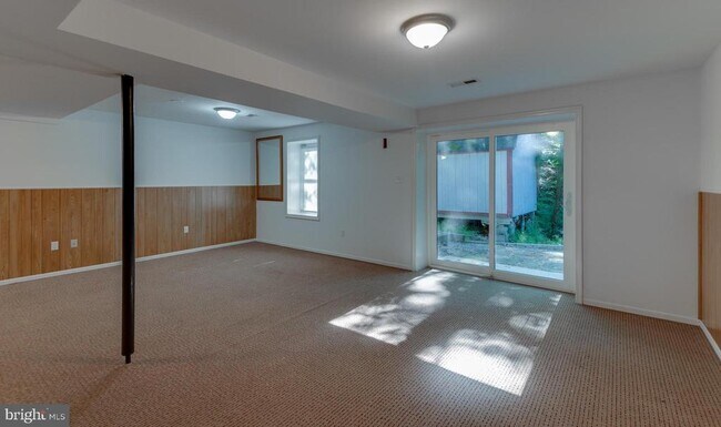 Building Photo - 8413 Manor View Rd