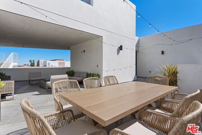 Building Photo - 160 Chestnut St