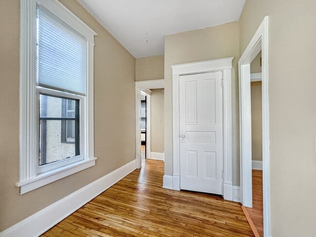 Building Photo - 1019 W 31st St