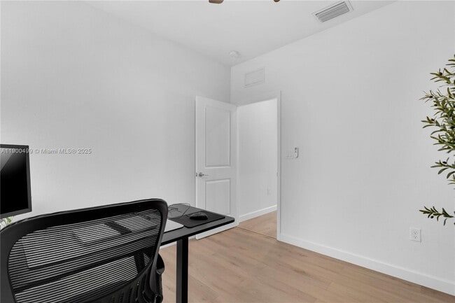 Building Photo - 2444 SE 24th Ave