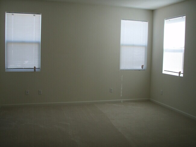 Building Photo - 4 BR | 2.5 Bath | 2090 SF | Tenants Pay $1...