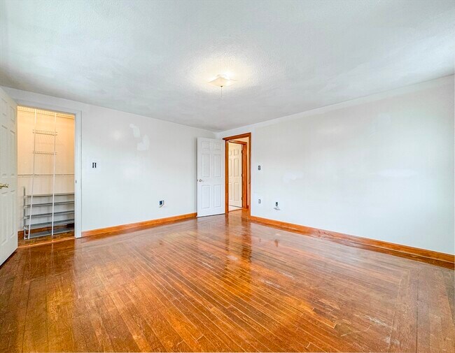 Building Photo - 117 Central St