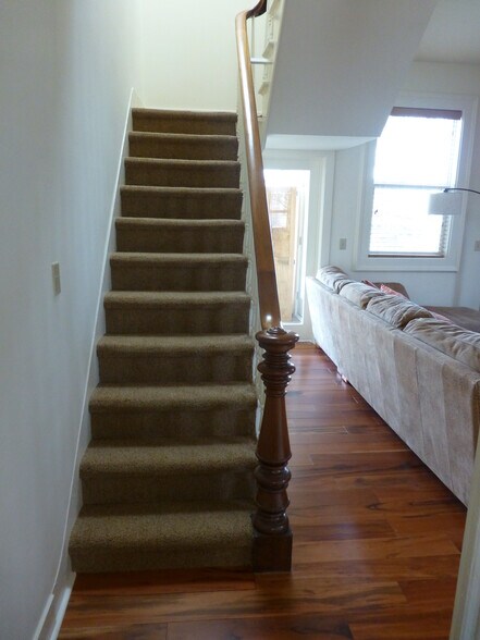 Building Photo - 644 Quinnipiac Ave