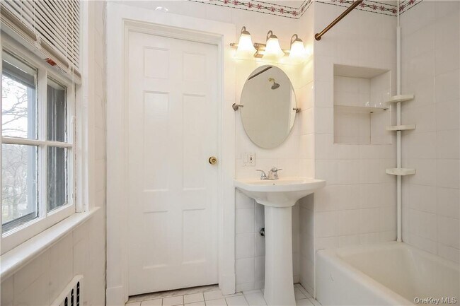 Building Photo - 50 Greenacres Ave