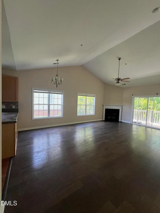 Building Photo - Room in Condo on Claret Ln