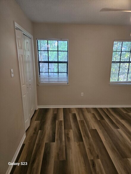 2nd bedroom - 2220 E Victory Dr