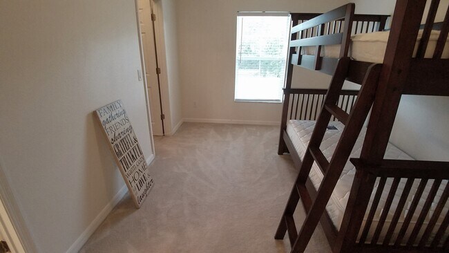 Building Photo - Beautiful Furnished 2/2.5  Pool View Condo x Rent Close to Universities.