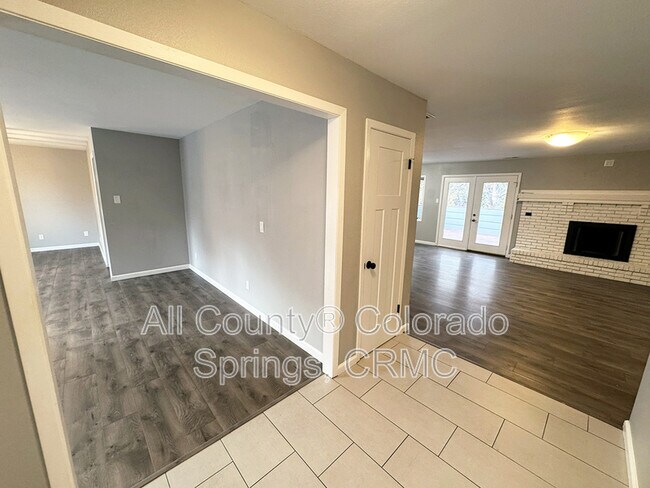 Building Photo - 460 Wintery Cir N