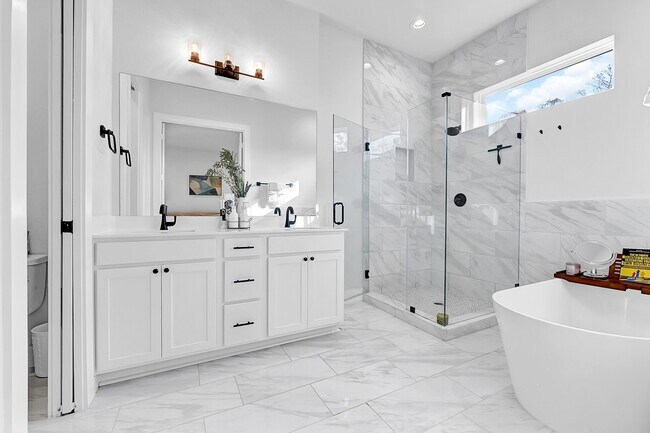 Building Photo - 5733 White Magnolia St.