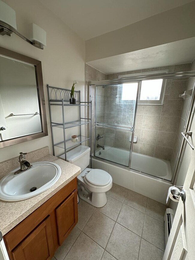 Building Photo - 1918 Axtell Dr