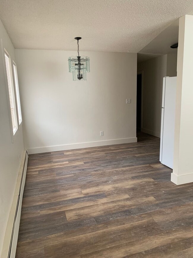 Building Photo - 2 Bdrm 1 Ba | Baxter & Northern Lights are...