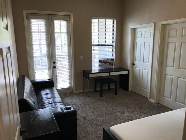 Building Photo - Saint Charles - Luxury 2 Bedroom, 2 Bathroom Condo