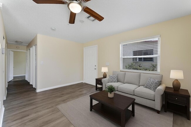 Building Photo - 1340 W 35th St