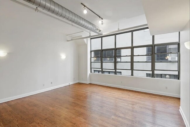 Building Photo - 176 Johnson St