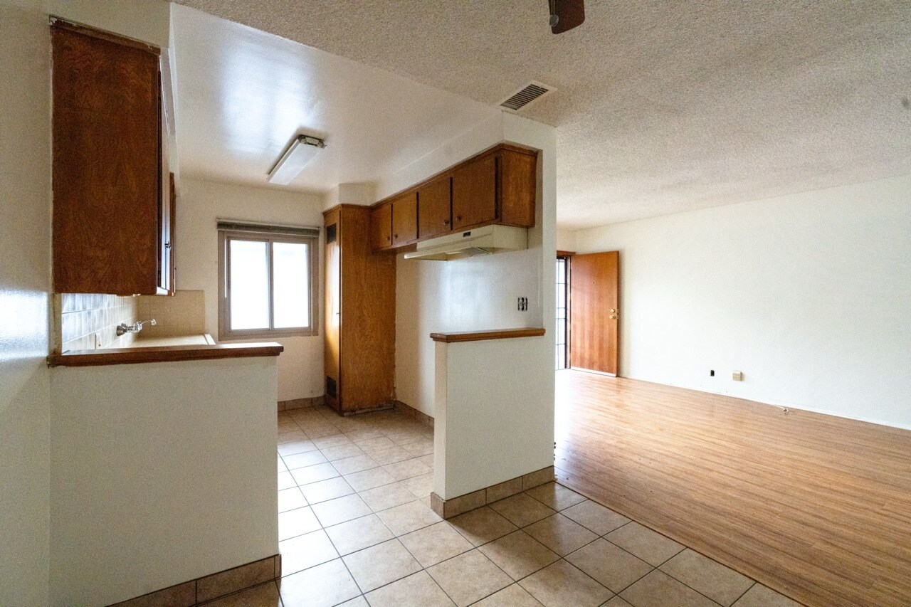 Building Photo - 234 E Tamarack Ave