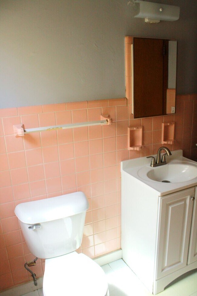 Building Photo - 3957-3959-3959 N 53rd St