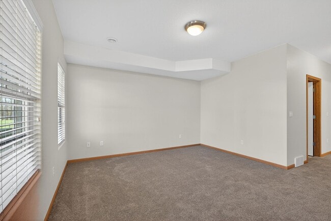 Building Photo - 3 Bedroom 3.5 bath