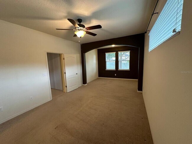 Building Photo - 2009 Country Aire Loop
