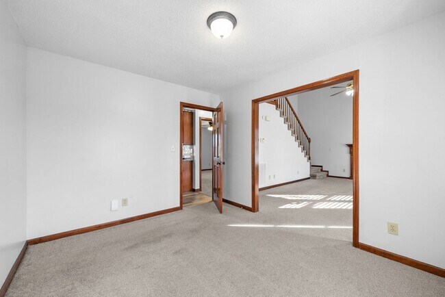 Building Photo - 501 Eysian Rd