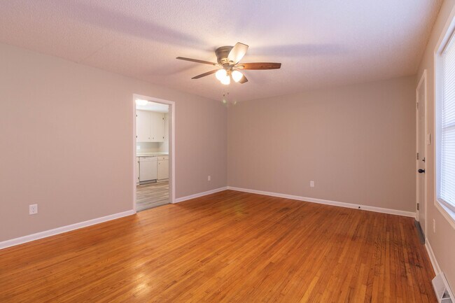 Building Photo - 2405 E Willowbrook