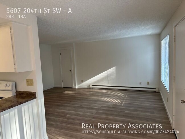 Building Photo - Lynnwood 2 Bedroom Available