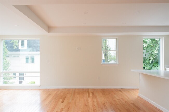 Building Photo - 171 Everett St