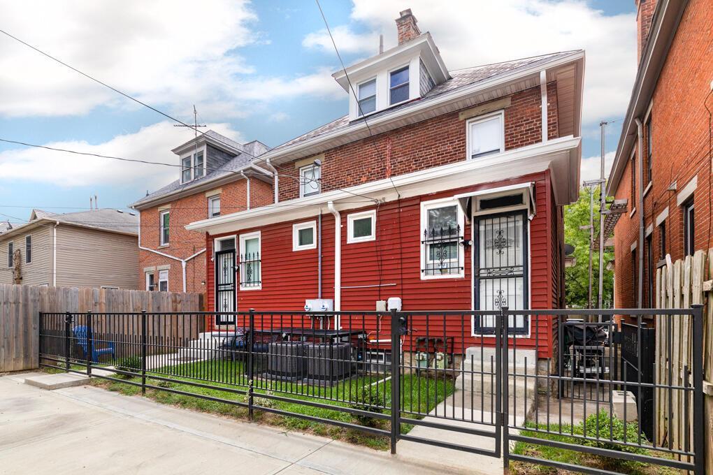 Building Photo - 480 E Sycamore St
