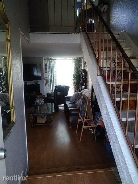 Building Photo - 3 br, 2.5 bath House - 2658 Greenleaf Drive