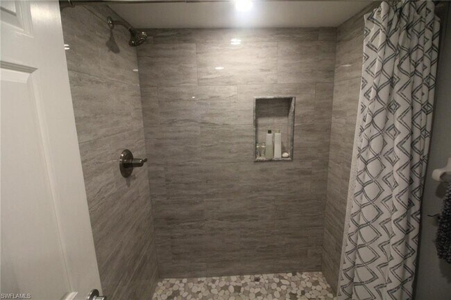 Building Photo - 505 Lake Louise Cir