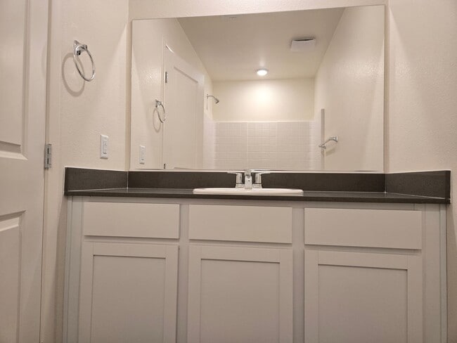 Building Photo - Kalea Trails Gated Cosmos Garden