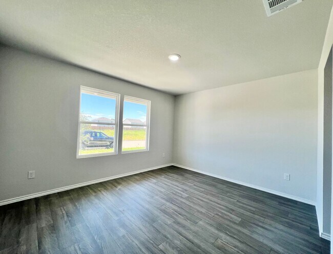 Building Photo - Cozy Home in The Villages of Mayfield