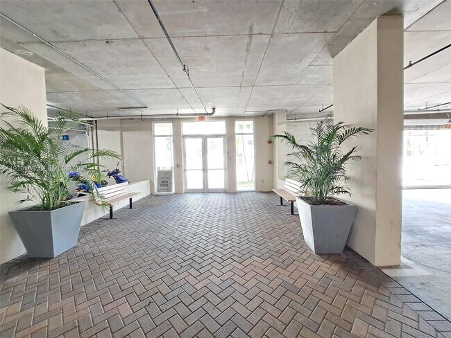 Building Photo - 120 SW 8th Ave