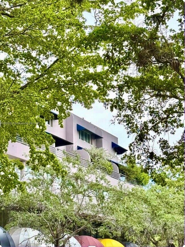 Building Photo - 3121 Commodore Plaza
