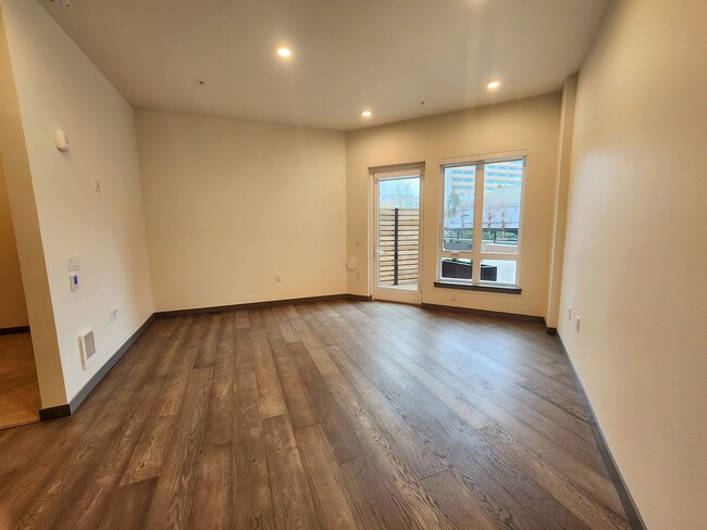 Building Photo - Brand New Urban One Bedroom Condo in Totem...