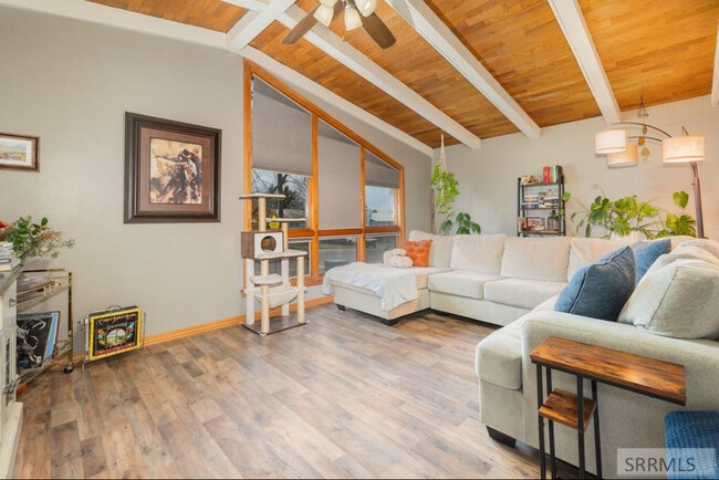 Building Photo - 5000 Pleasant View Dr