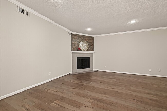 Building Photo - 4024 Breakwood Dr