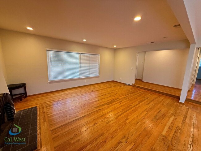 Building Photo - $5295 - 4 Bed/2 Bath Remodeled Home in Santa Clara