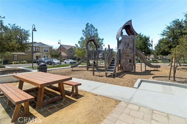 Building Photo - 2811 E Kendall Ln