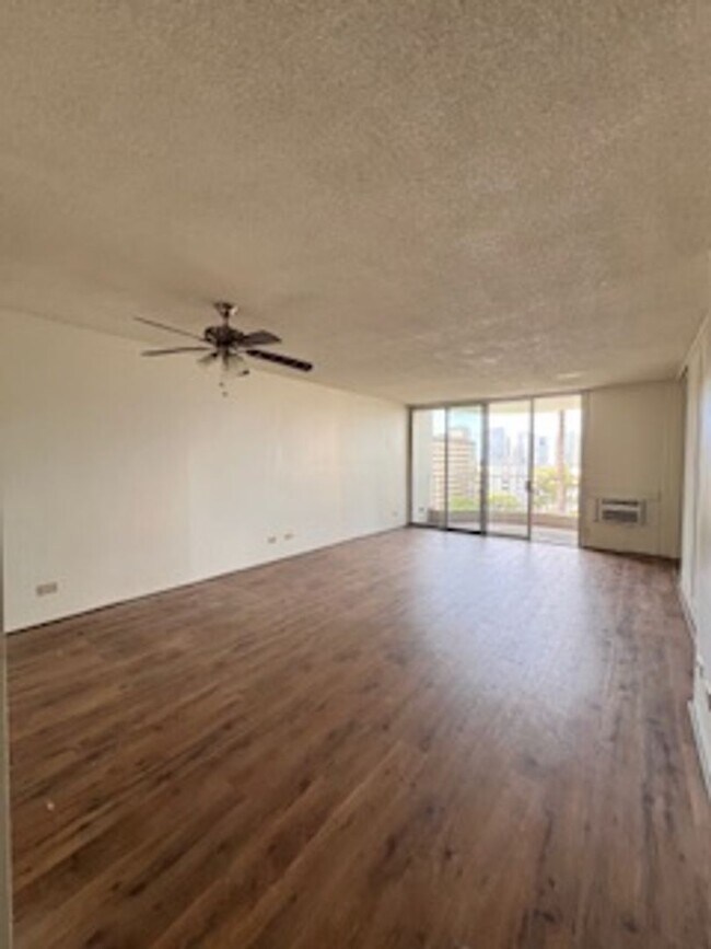 Building Photo - 2-Bedroom, 2-Bath Condo for Rent at Surfview